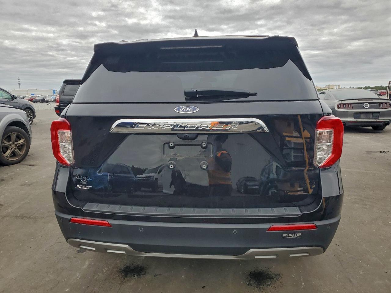 2023 FORD EXPLORER XLT photo 16