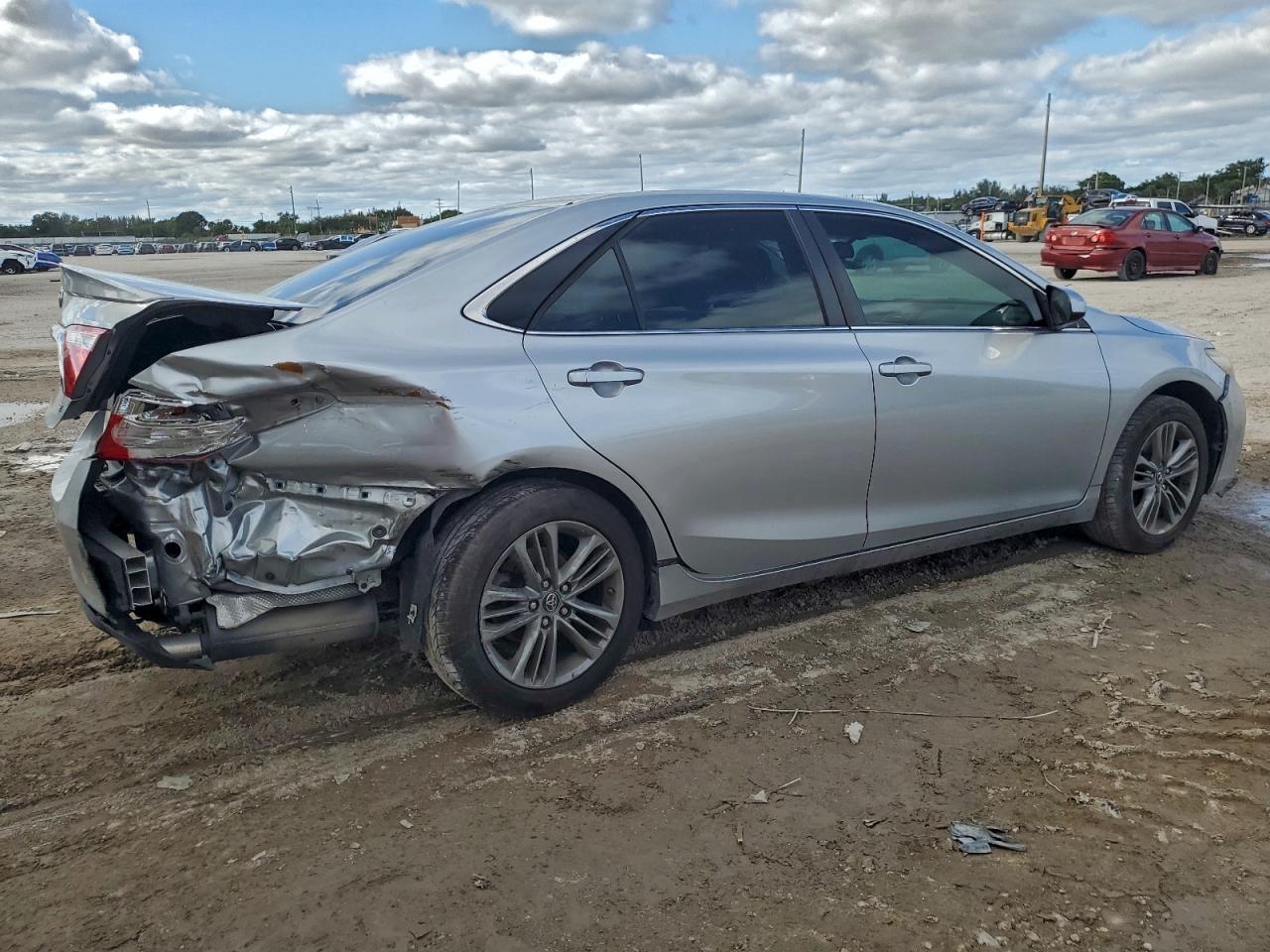 2017 TOYOTA CAMRY LE photo 9