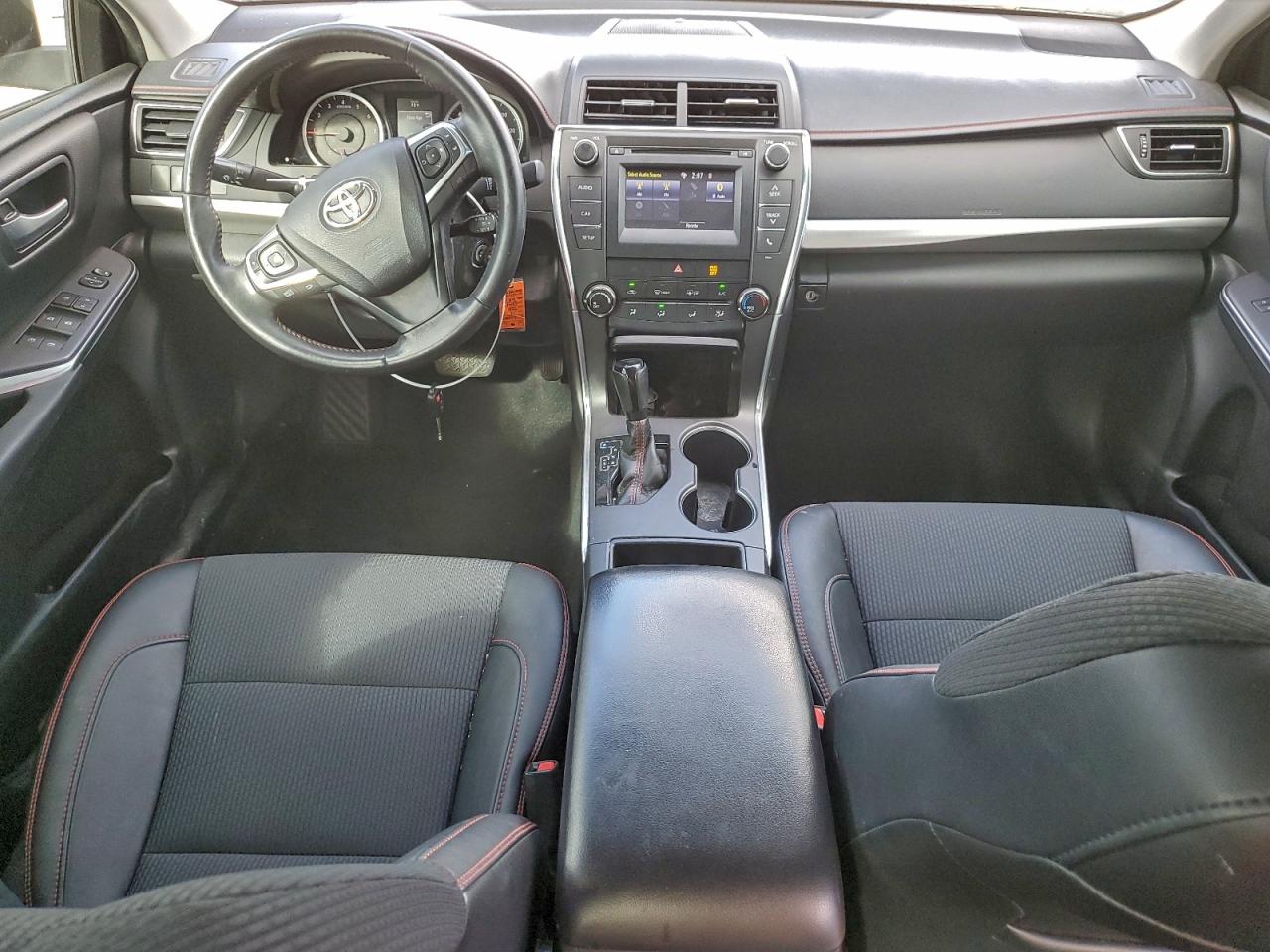 2017 TOYOTA CAMRY LE photo 29