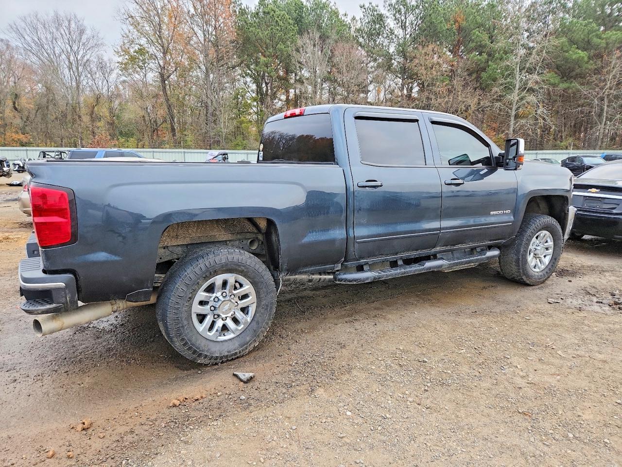 2017 CHEVROLET SILVERADO K2500 HEAVY DUTY LT photo 3