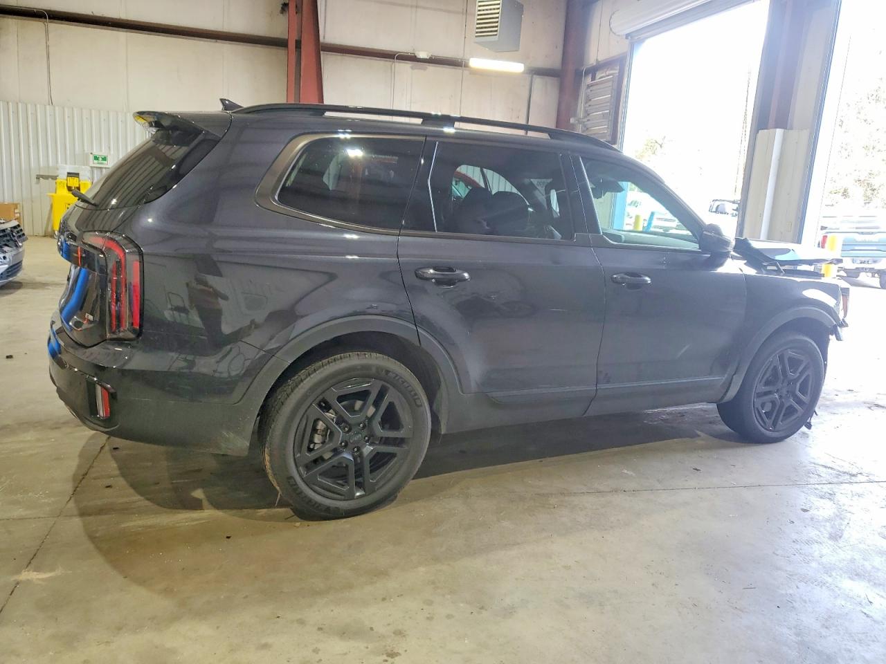 2025 KIA TELLURIDE SX photo 3