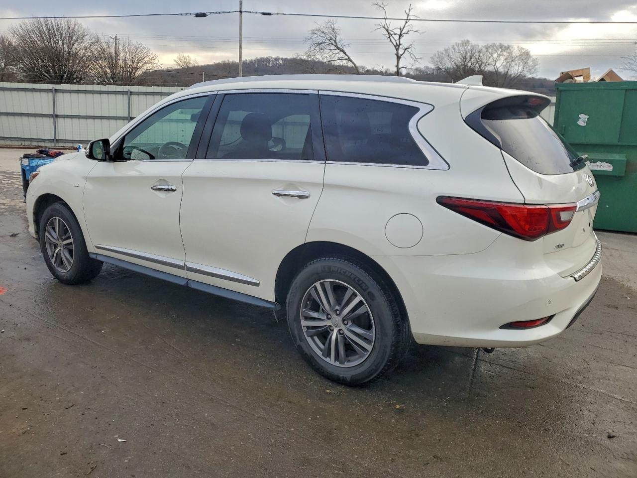 2020 INFINITI QX60 LUXE photo 3