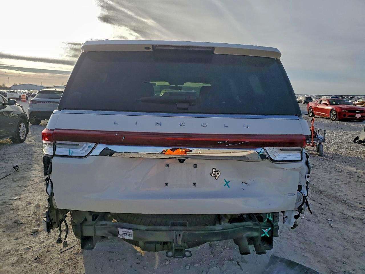 2024 LINCOLN NAVIGATOR L RESERVE photo 6