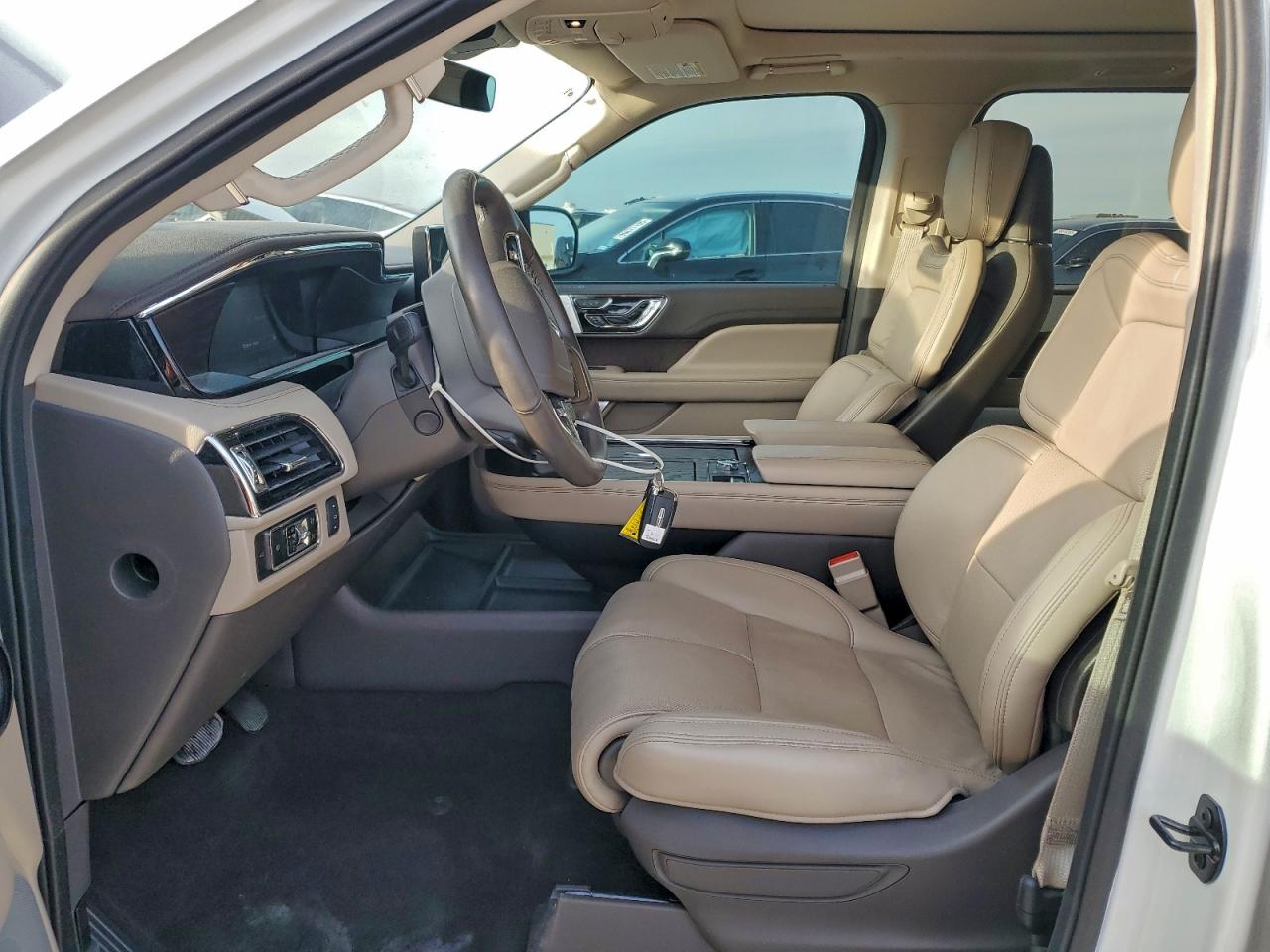 2024 LINCOLN NAVIGATOR L RESERVE photo 7