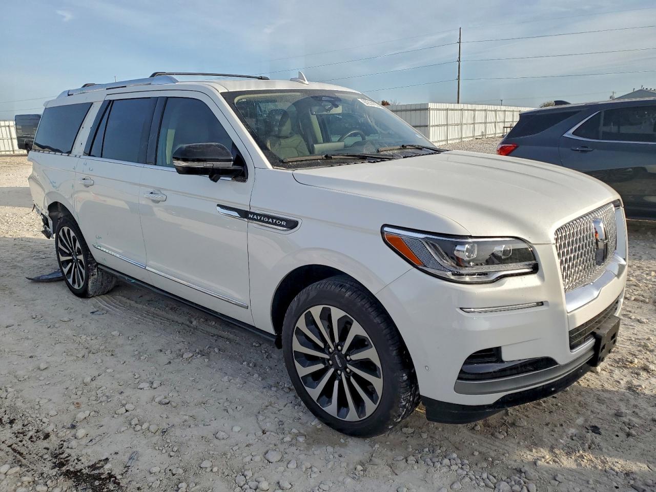 2024 LINCOLN NAVIGATOR L RESERVE photo 4