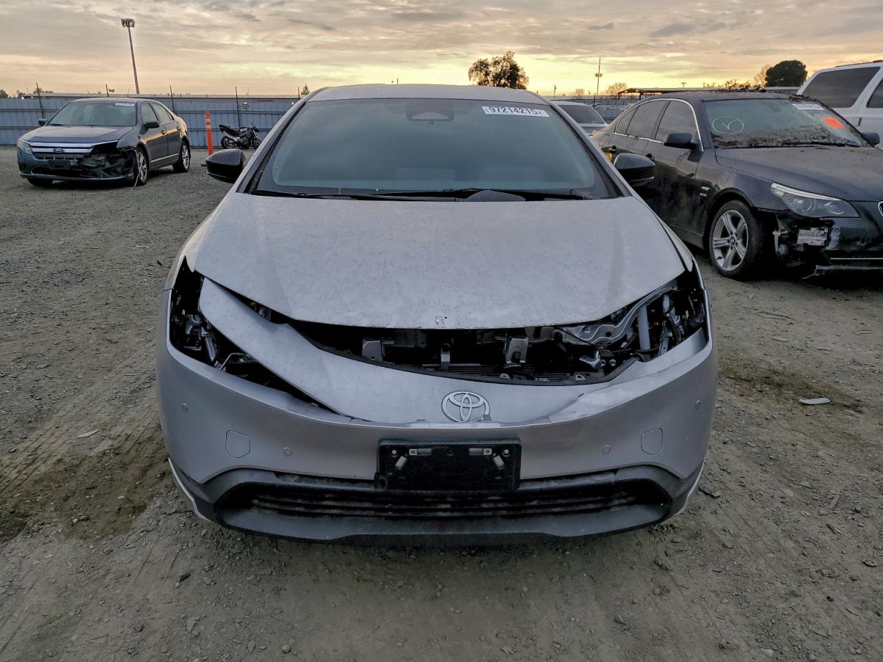 2025 TOYOTA PRIUS LE photo 13