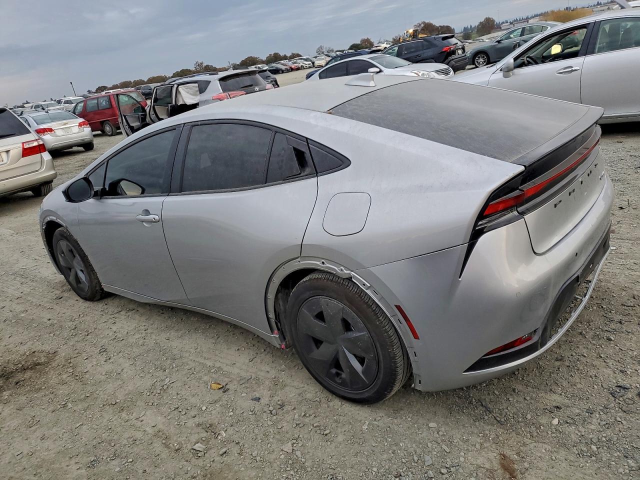 2025 TOYOTA PRIUS LE photo 4
