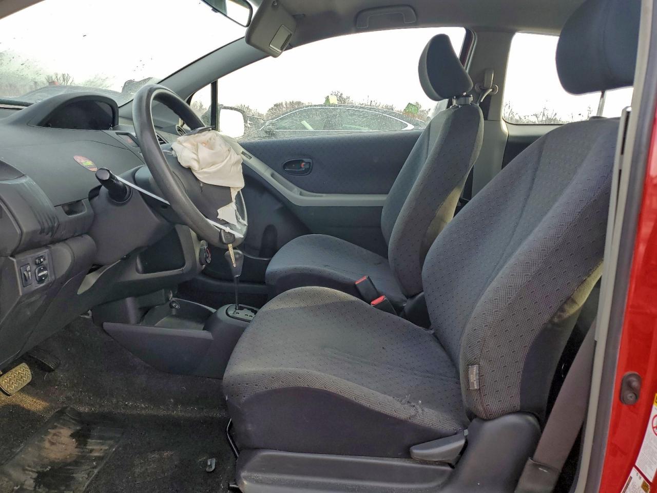 2009 TOYOTA YARIS photo 13