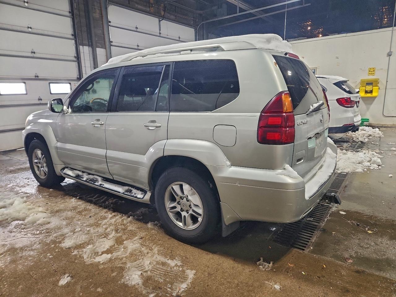 2003 LEXUS GX 470 photo 2
