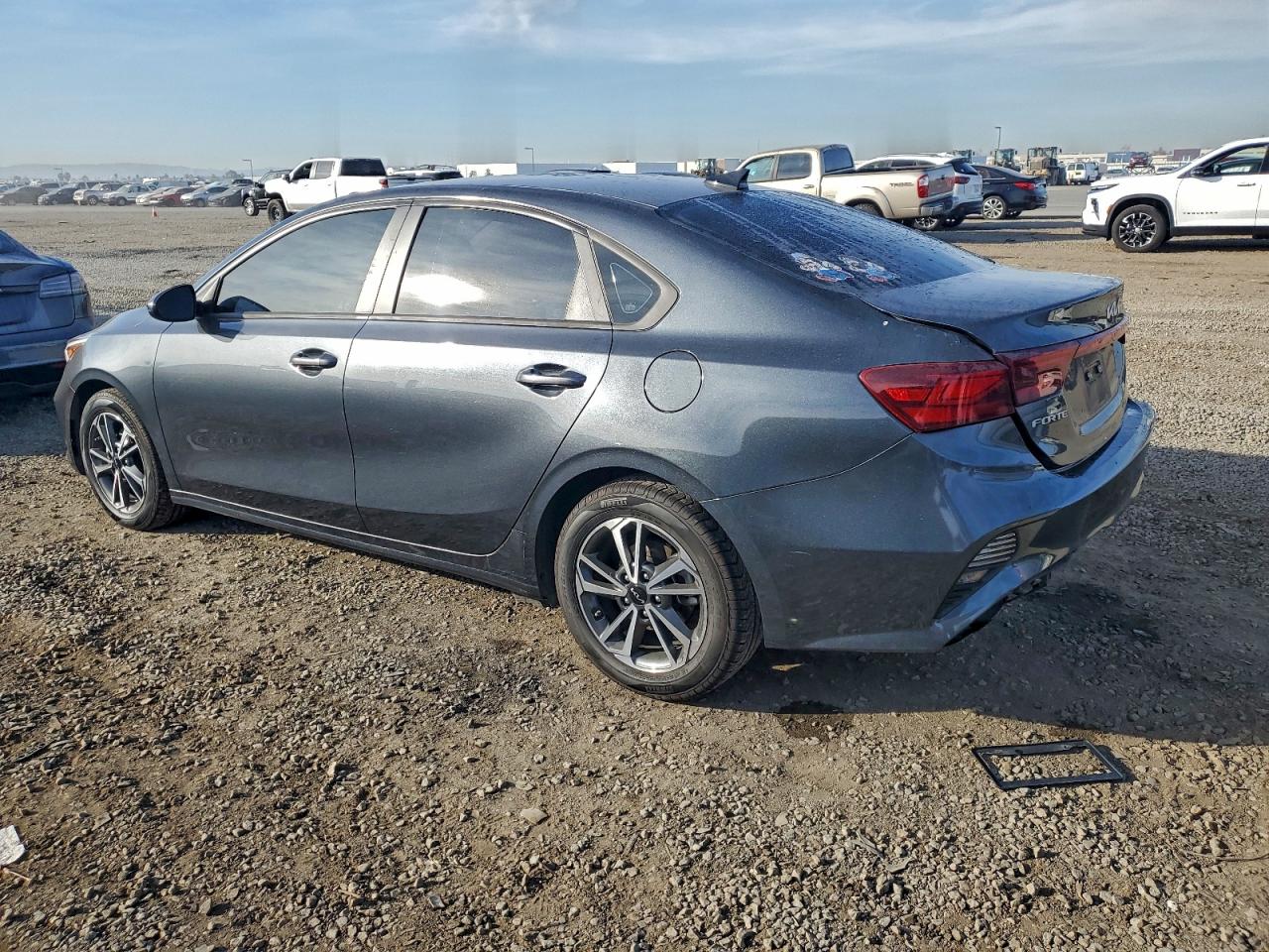 2023 KIA FORTE LX photo 4