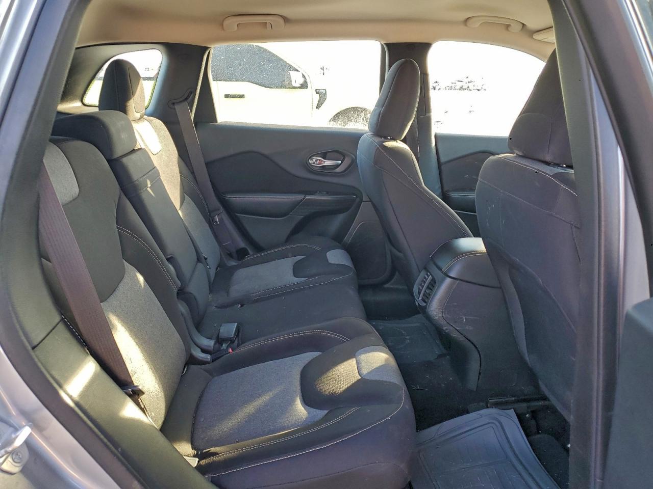 2015 JEEP CHEROKEE SPORT photo 21