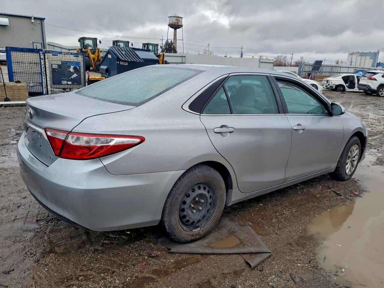 2015 TOYOTA CAMRY LE photo 5
