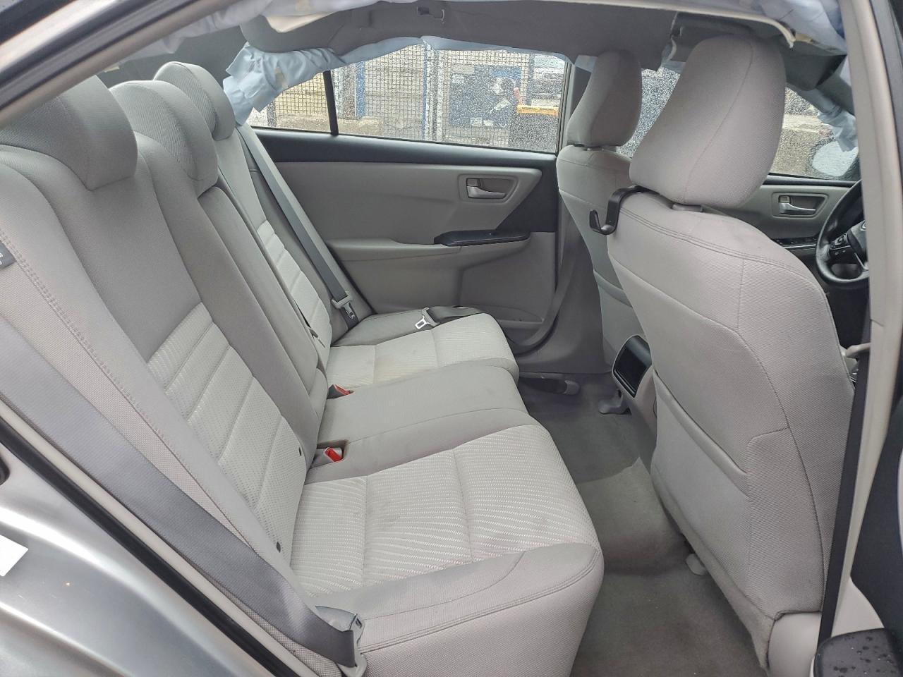 2015 TOYOTA CAMRY LE photo 19