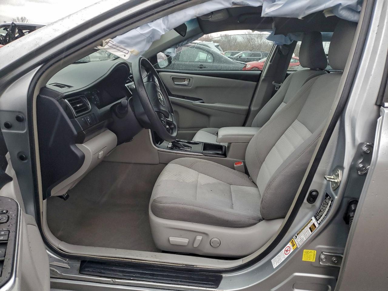 2015 TOYOTA CAMRY LE photo 13