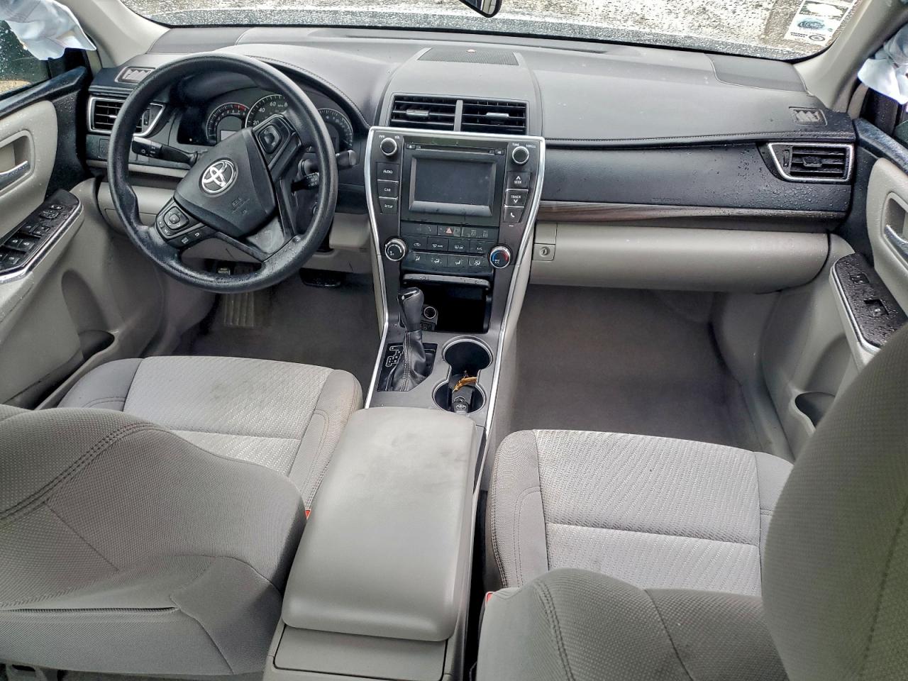 2015 TOYOTA CAMRY LE photo 15
