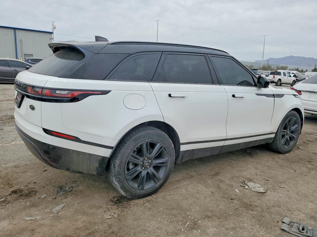 2019 LAND ROVER RANGE ROVER VELAR R-DYNAMIC SE photo 3