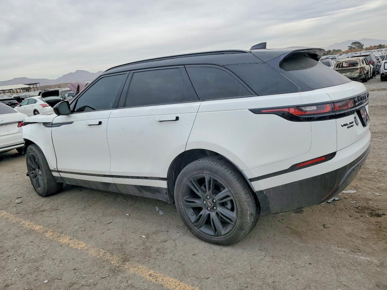 2019 LAND ROVER RANGE ROVER VELAR R-DYNAMIC SE photo 2