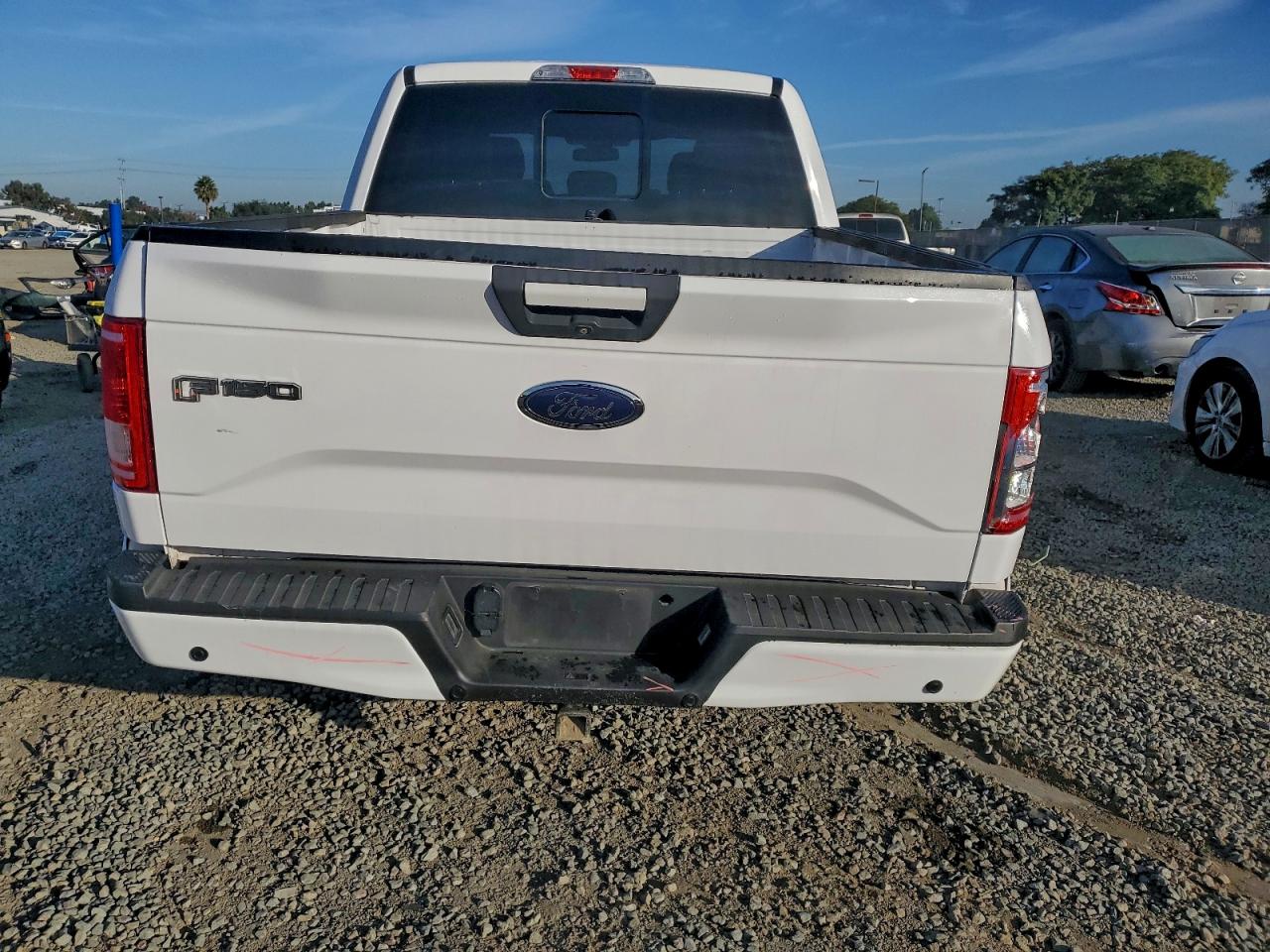 2015 FORD F150 SUPERCREW photo 11