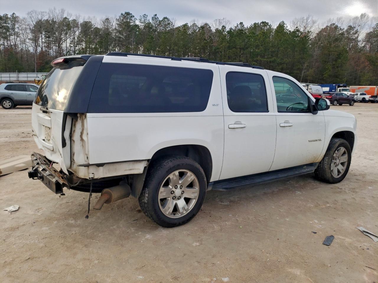 2010 GMC YUKON XL C1500 SLT photo 7