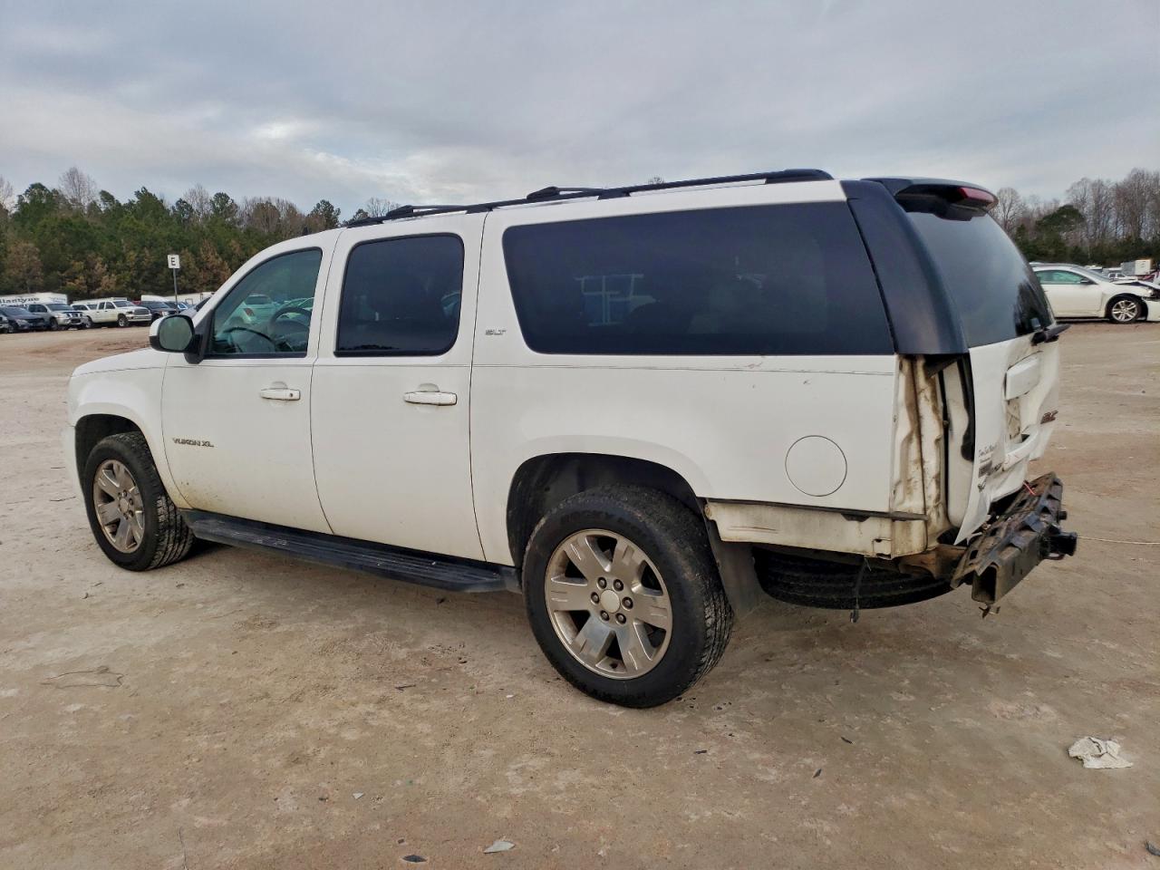 2010 GMC YUKON XL C1500 SLT photo 4