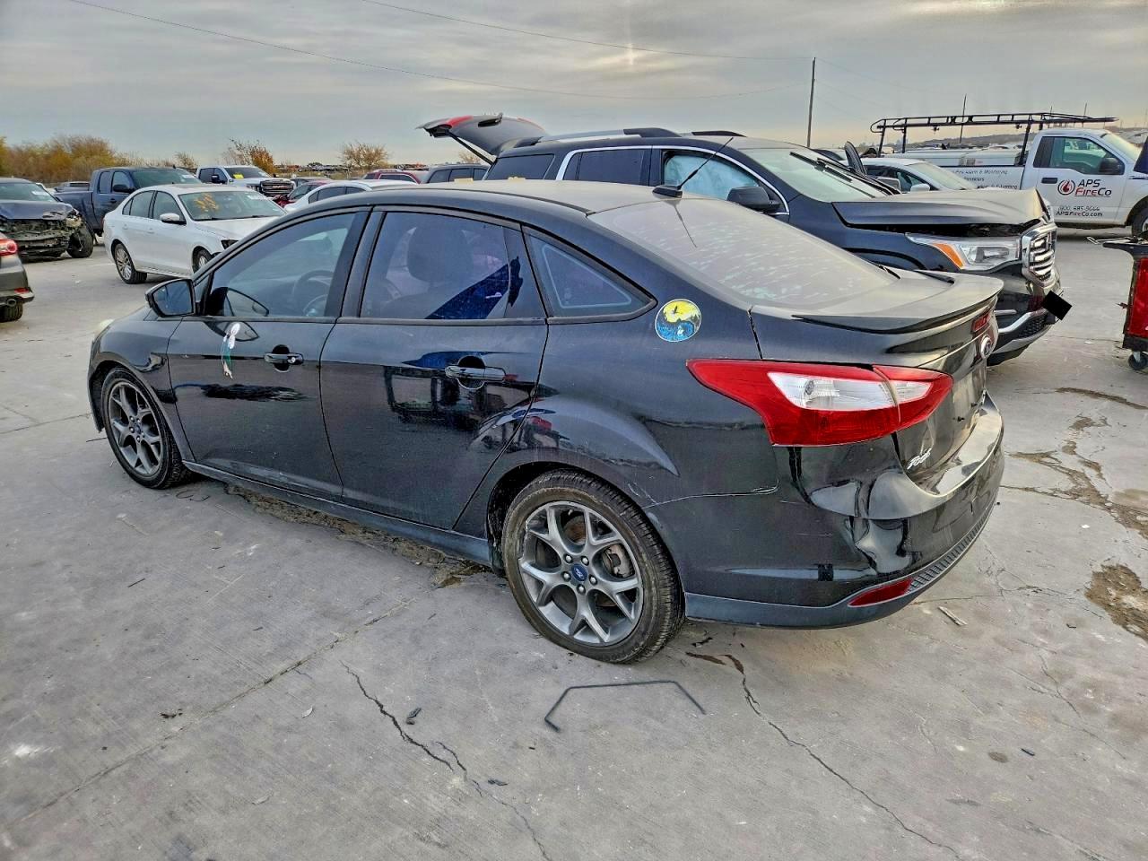 2014 FORD FOCUS SE photo 2