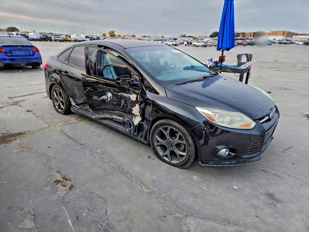 2014 FORD FOCUS SE photo 4