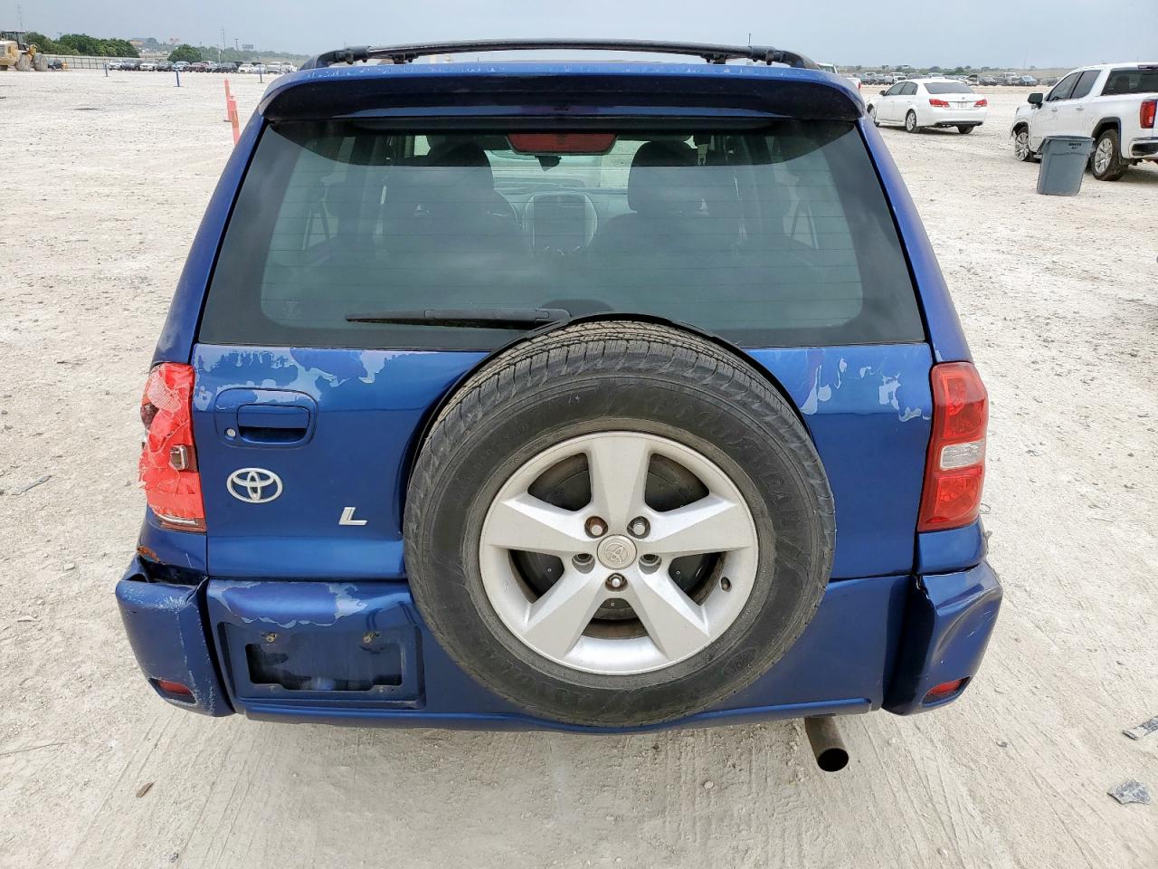 2004 TOYOTA RAV4 photo 11