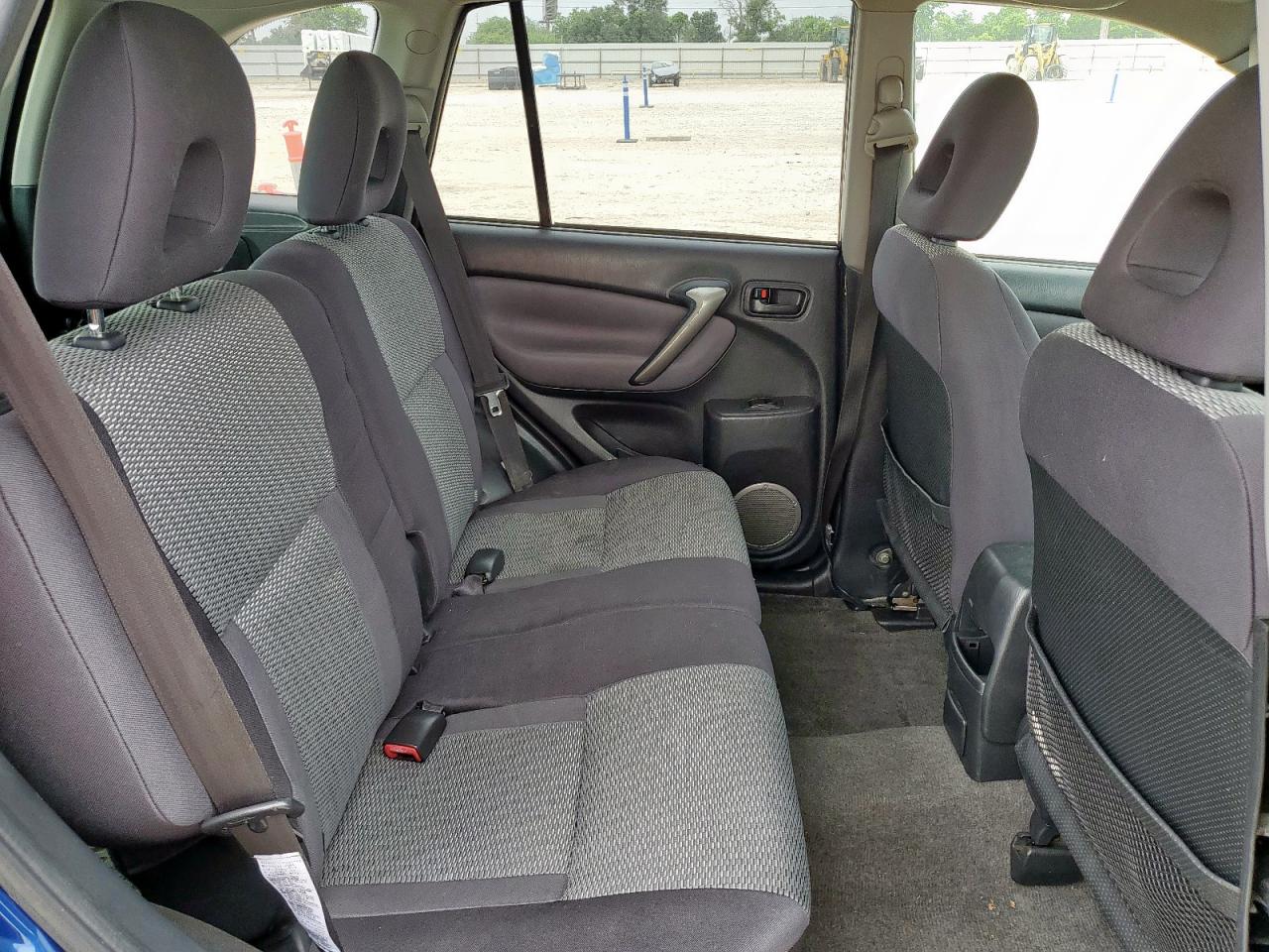 2004 TOYOTA RAV4 photo 21