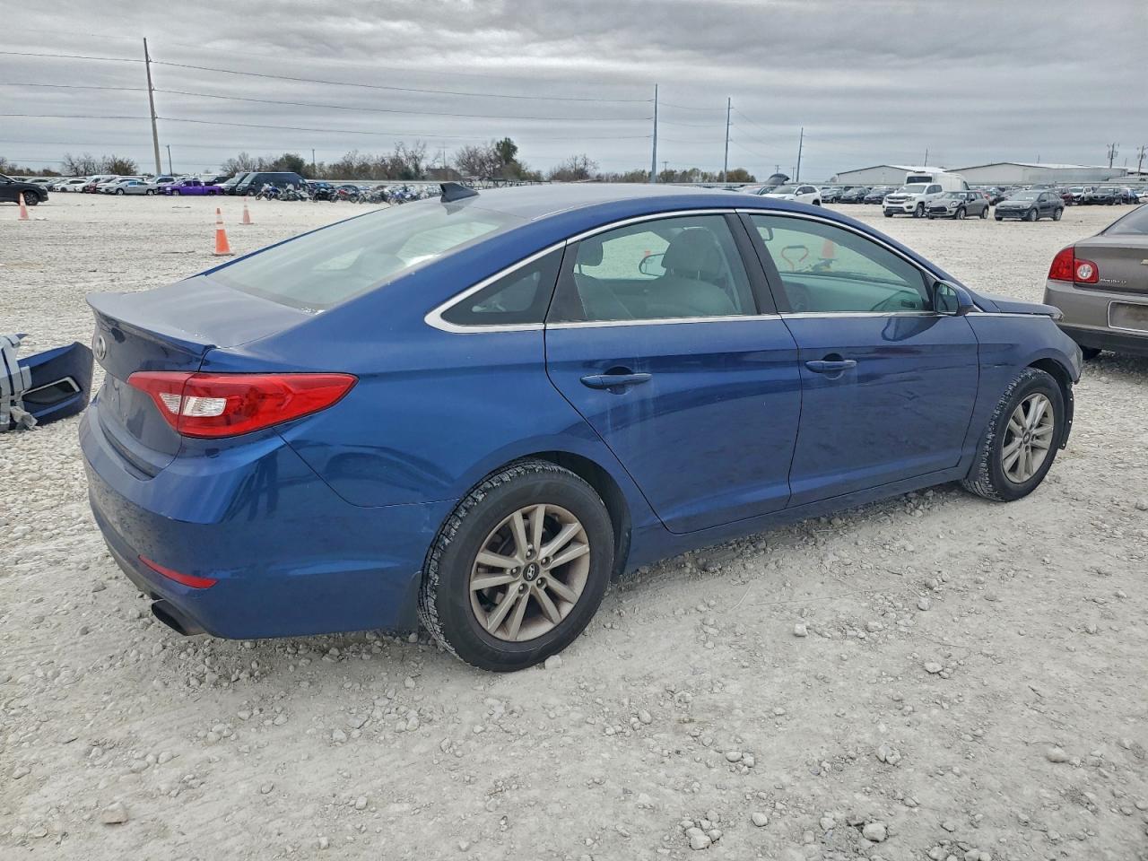 2017 HYUNDAI SONATA SE photo 5