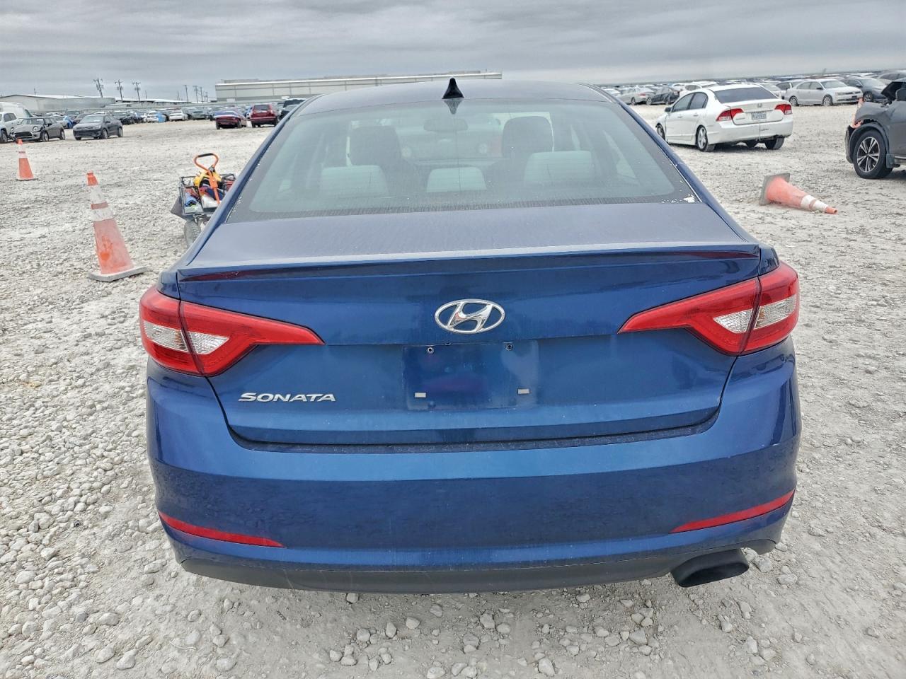 2017 HYUNDAI SONATA SE photo 11