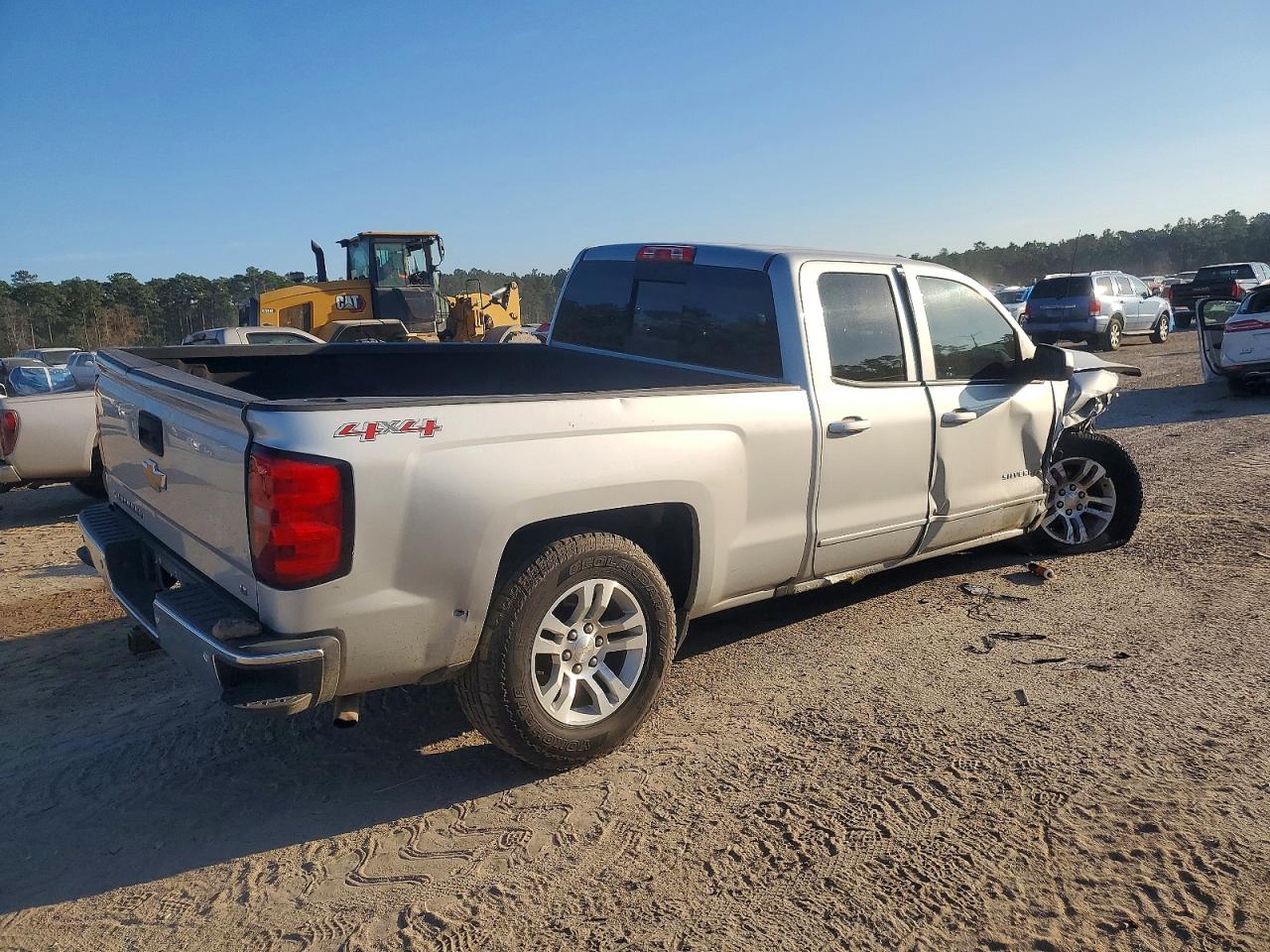 2016 CHEVROLET SILVERADO K1500 LT photo 3