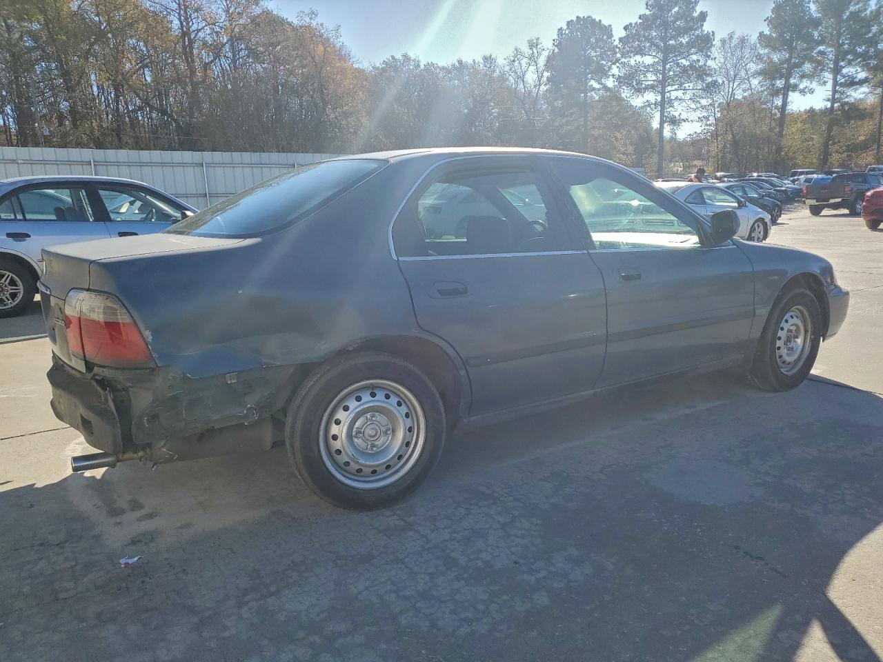 1996 HONDA ACCORD LX photo 3