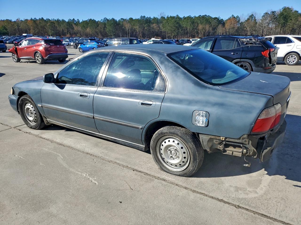 1996 HONDA ACCORD LX photo 2
