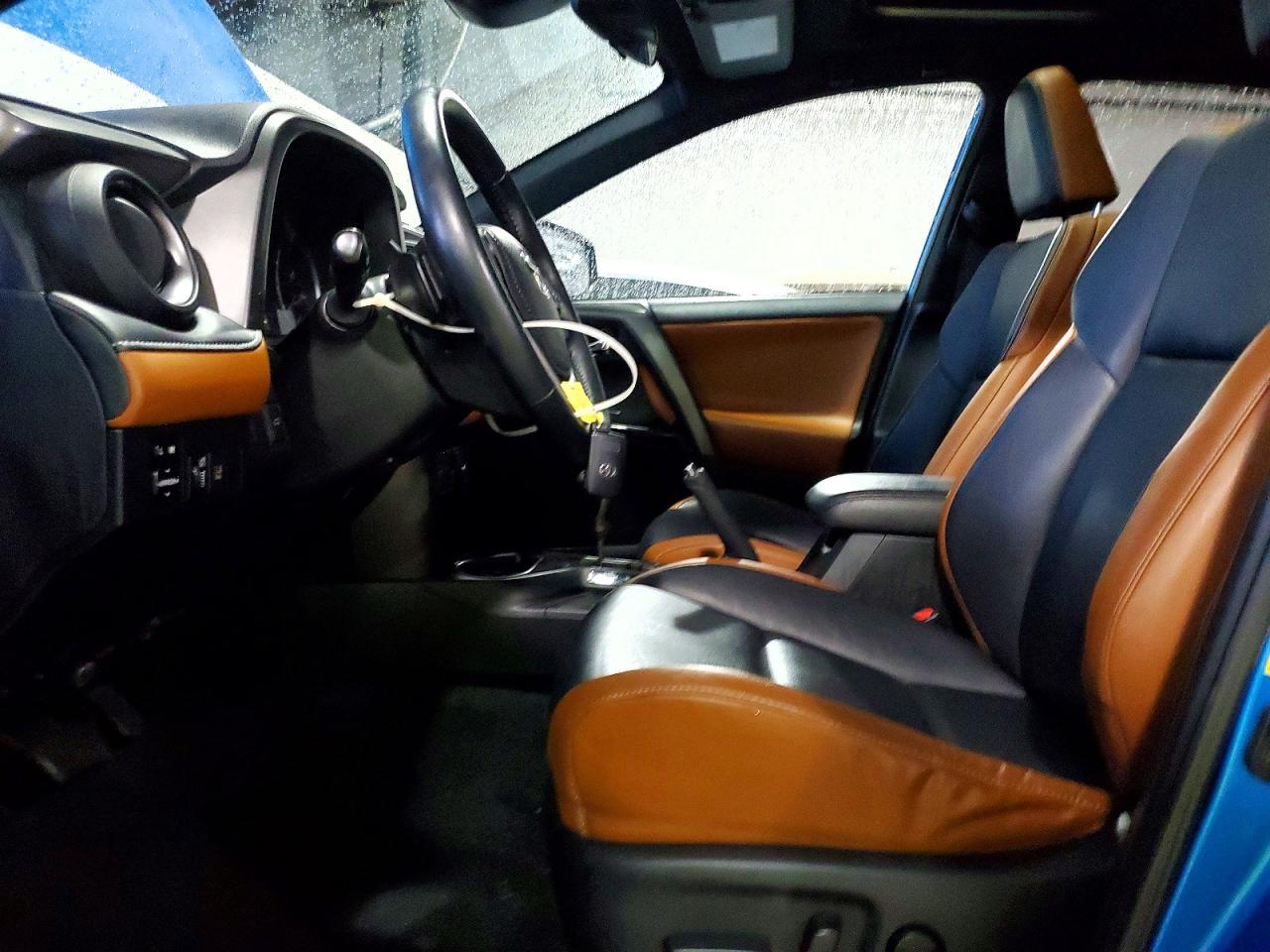 2016 TOYOTA RAV4 SE photo 7