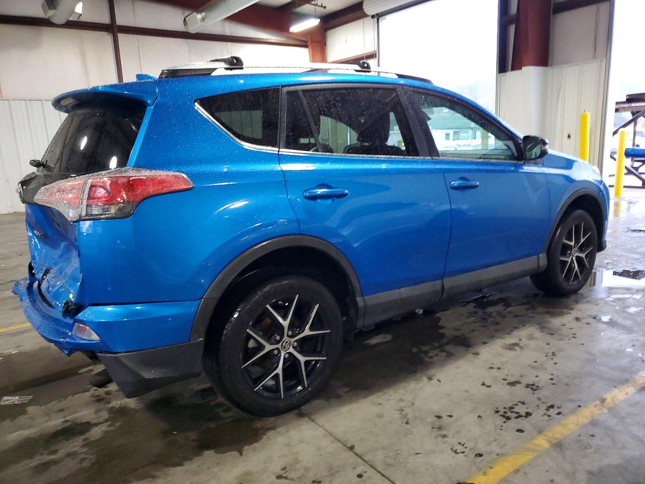 2016 TOYOTA RAV4 SE photo 3