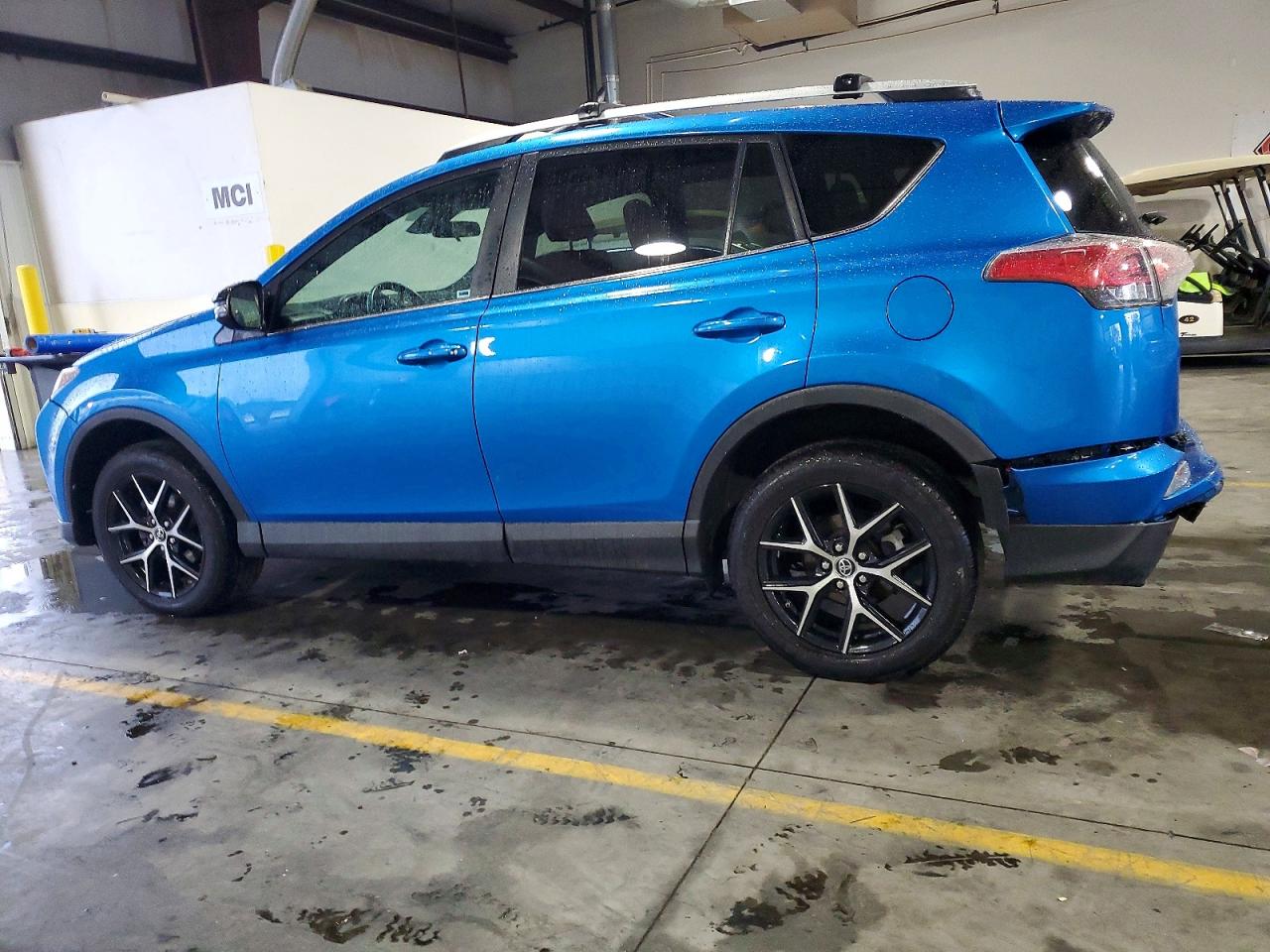 2016 TOYOTA RAV4 SE photo 2