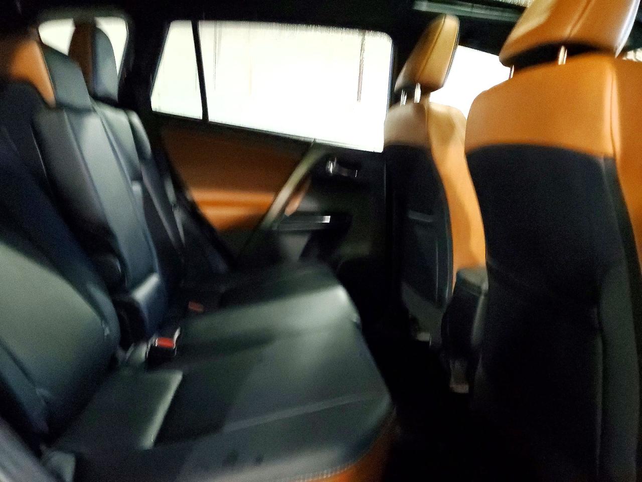 2016 TOYOTA RAV4 SE photo 11