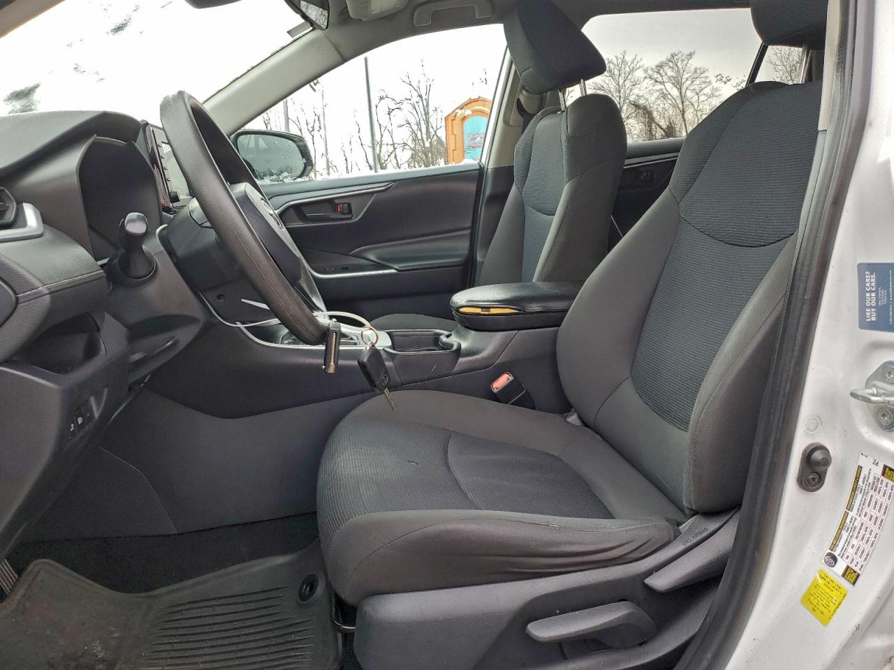 2019 TOYOTA RAV4 LE photo 13