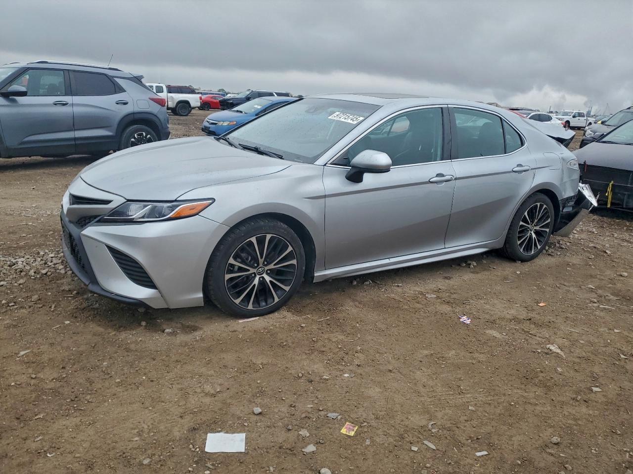 2020 TOYOTA CAMRY SE photo 2