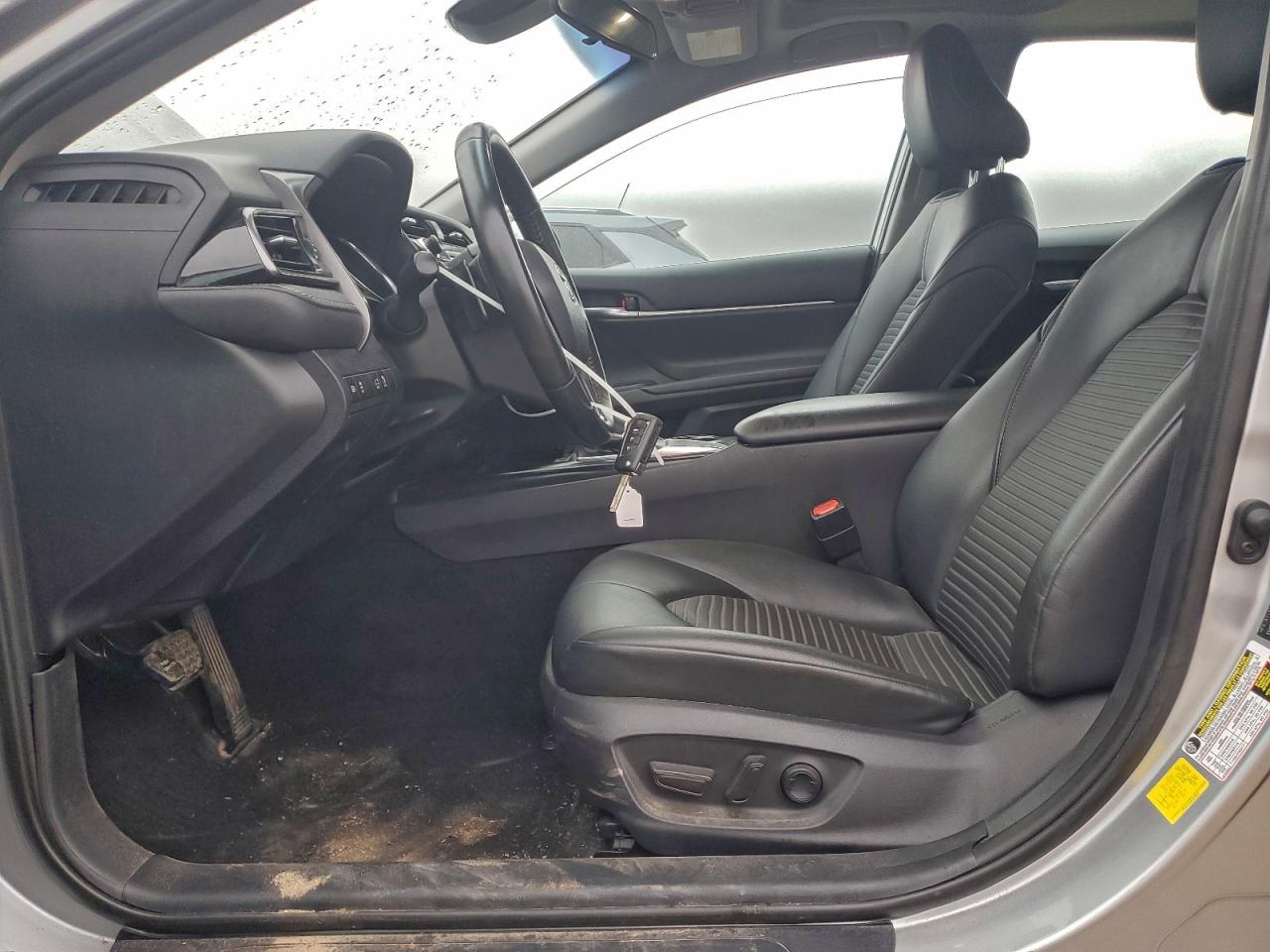 2020 TOYOTA CAMRY SE photo 13