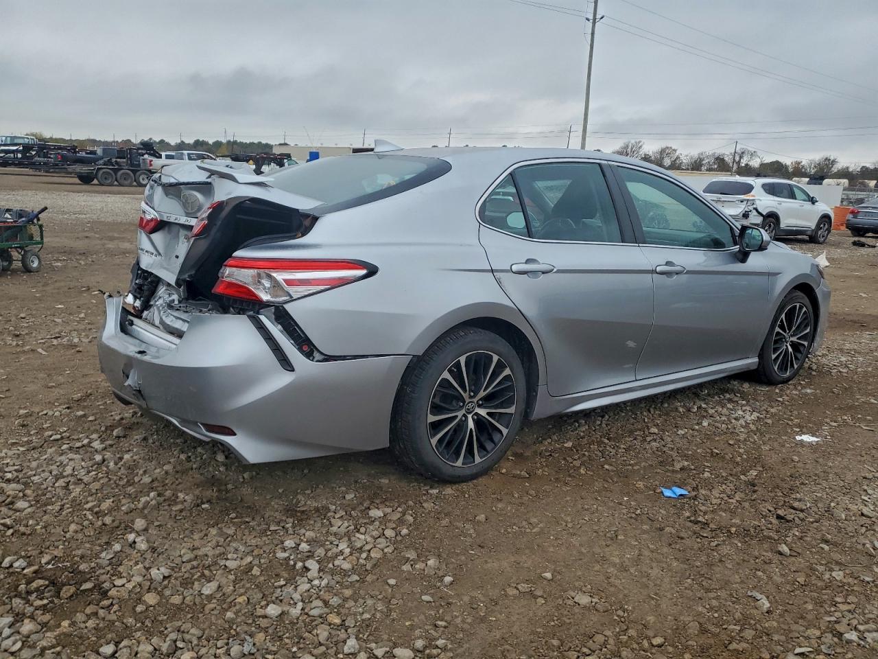 2020 TOYOTA CAMRY SE photo 5