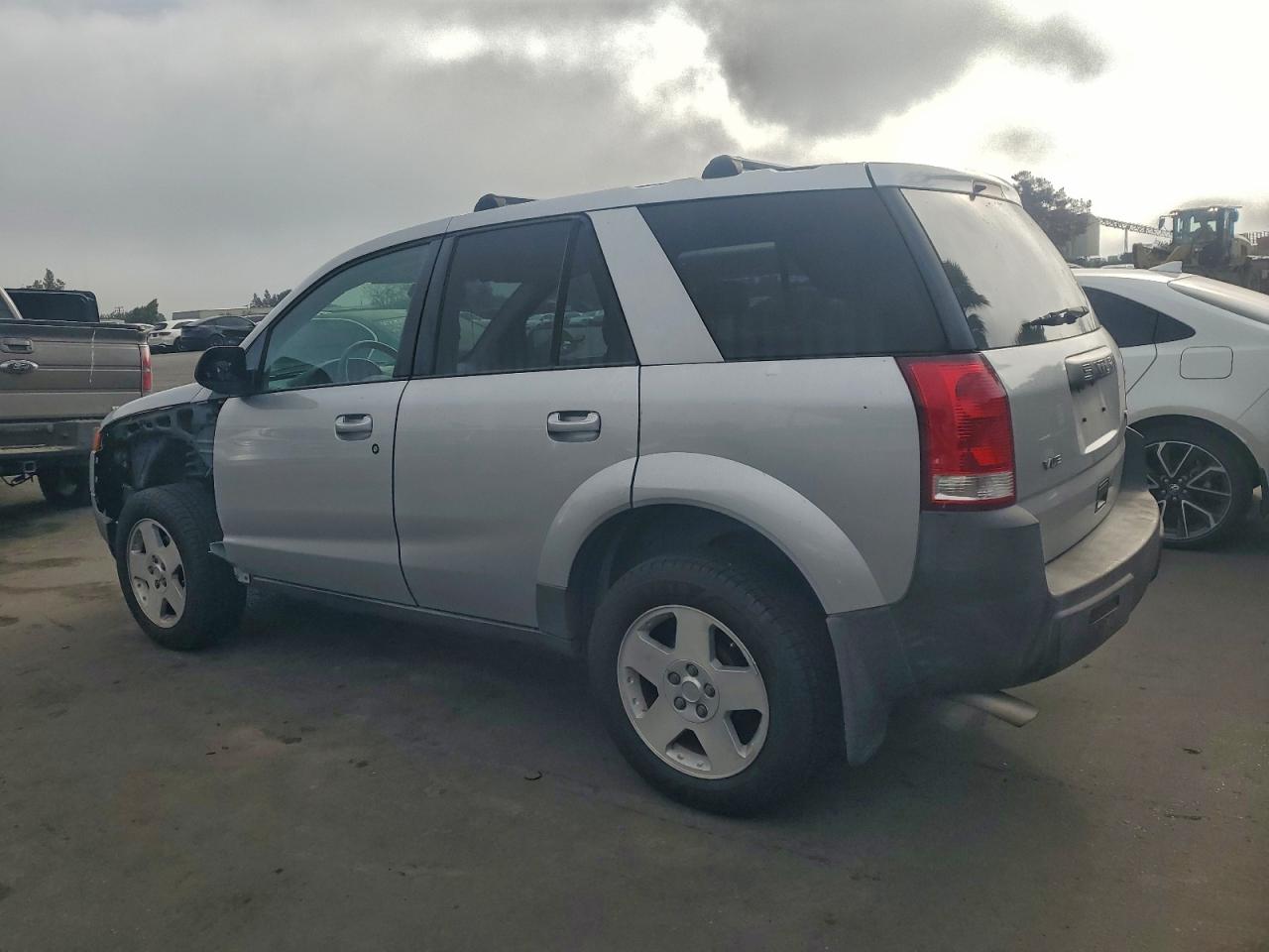 2004 SATURN VUE photo 3