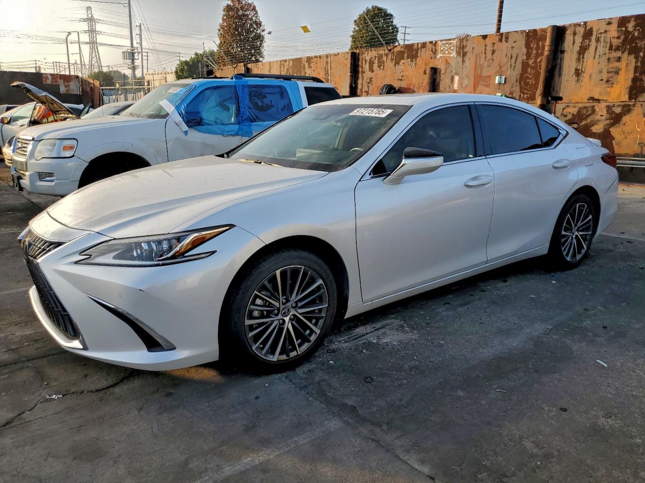 2025 LEXUS ES