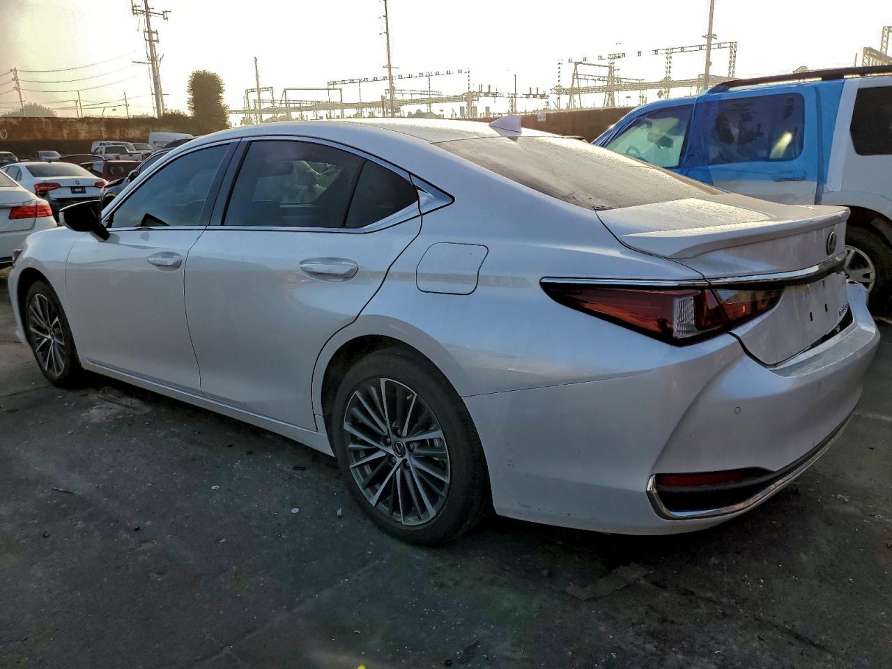 2025 LEXUS ES 300H BASE photo 3