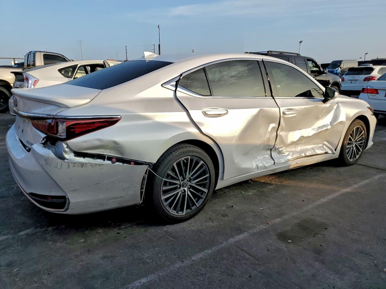 2025 LEXUS ES 300H BASE photo 5