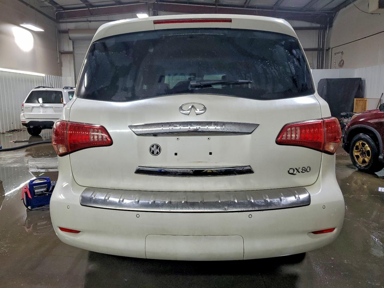 2017 INFINITI QX80 BASE photo 11