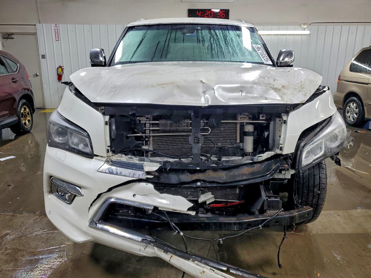 2017 INFINITI QX80 BASE photo 9
