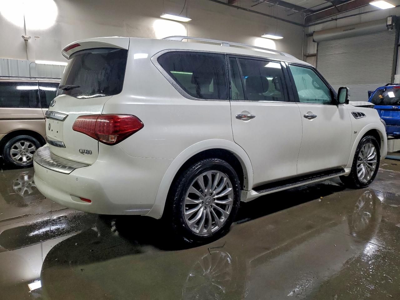 2017 INFINITI QX80 BASE photo 5