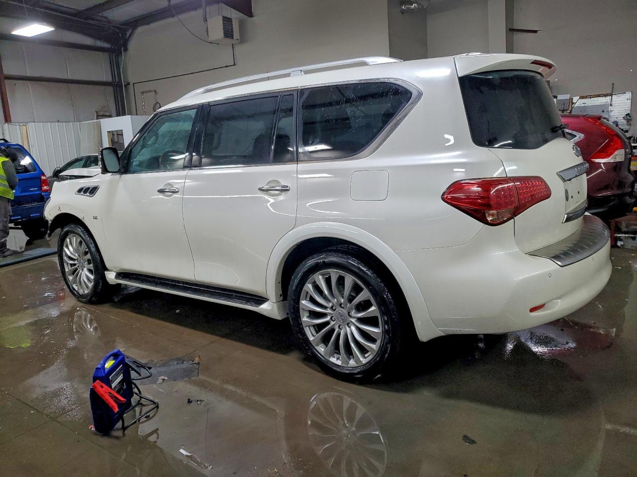 2017 INFINITI QX80 BASE photo 3