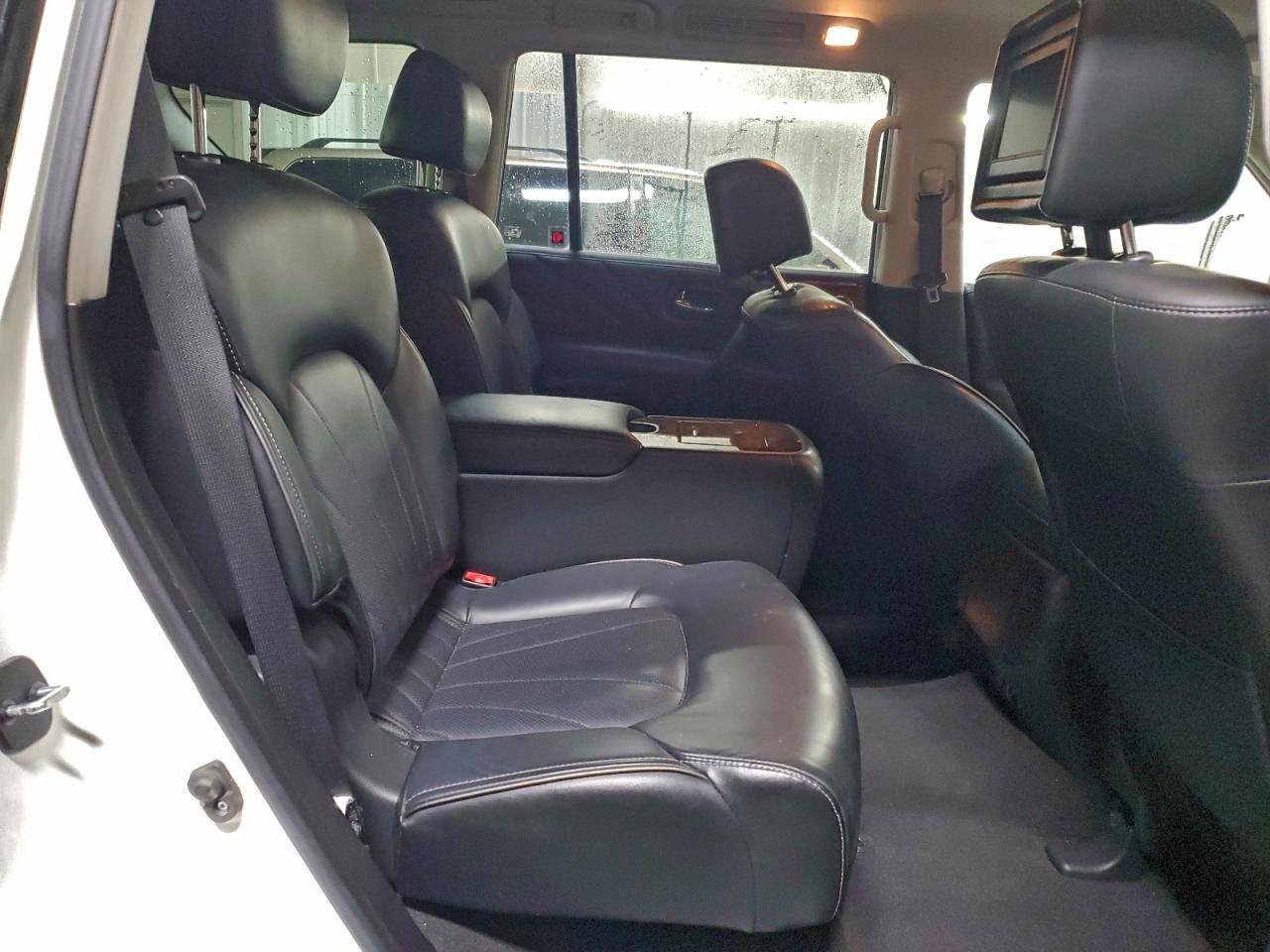 2017 INFINITI QX80 BASE photo 21